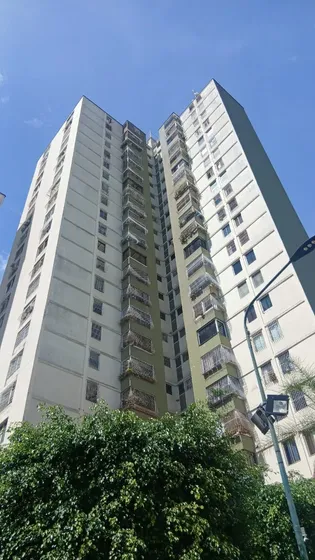 Vendo Lindo E Impecable Spto. Con Bella Vista En El Naranjal Mun. Baruta. 82 M2. 3 Hab. 2 Baños, 1 Puesto.piso Medio. Abstenerse Corredores