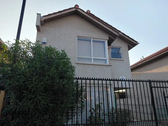 Casa En Venta En Maipú, Excelente Estado.
