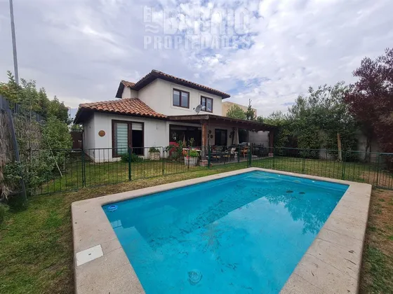 Casa En Venta De 3 Dorm. En Chicureo Piedra Roja