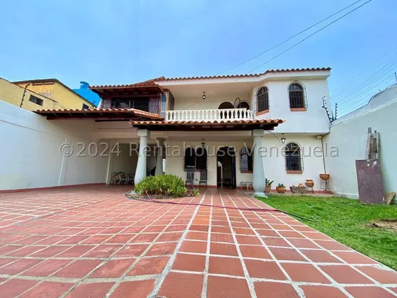 Casas En Venta En El Centro Este De Barquisimeto Cerca Al Parque Bararida  Cod. 24-25184  Nd
