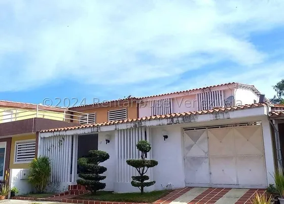 Naudy Escalona Asesor Inmobiliario De Rentahouse Vende Espaciosa Casa En Zona Este De Barquisimeto 