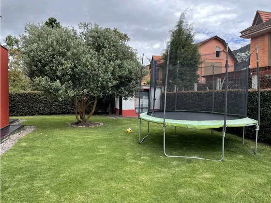 Chia, Se Arrienda Casa Esquinera  4 Alcobas Y Amplio Jardín Conjunto