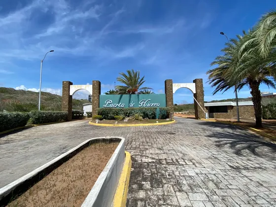 Parcela Premium En Puerta De Hierro 5.564,68 M2 Con Vista Directa Al Mar Y A La Bahía De Pampatar Ic-00599
