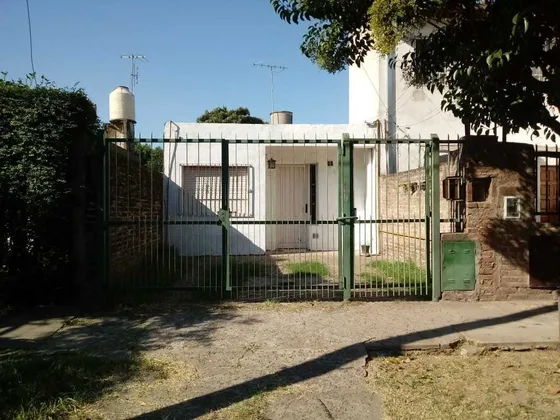 Oportunidad Casa 5 Ambientes Con Cochera, Parrilla Y Quincho