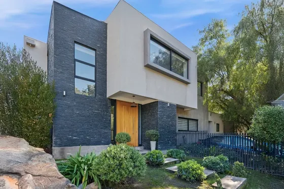 Se Vende Exclusiva Casa En Chicureo, Con 680m2 De Terreno.