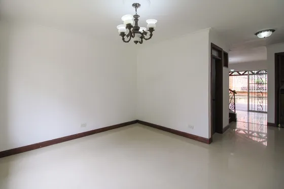 Casa En Venta Loma De Los Bernal, Medellín