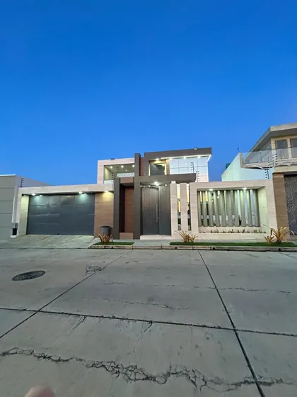 Sky Group Vende Casa En La Urbanización Terrazas Del Country. Vic-037