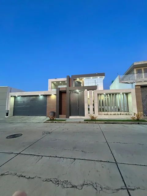 Sky Group Vende Casa En La Urbanización Terrazas Del Country. Vic-037
