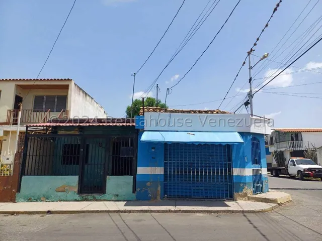  *jl/  Casa Con Local Comercial, Licencia De Licores Y Mas En Venta. Zona Oeste Barquisimeto  Lara, Venezuela/josé López/ Cód.  24-24355 /2 Baños  310 M² 
