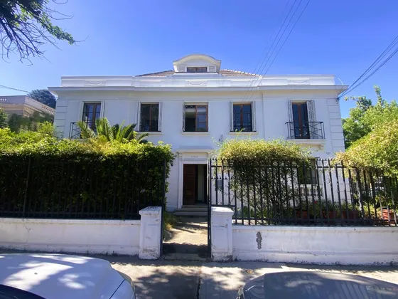Excelente Edificio De Tres Pisos Estilo Francés 388m2, Pdte.