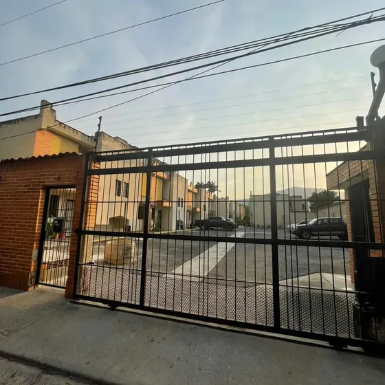 Grey Zuloaga Y Javier Philip Inzitu Realtors  Venden Townhouse En El Guayabal Naguanagua Carabobo Venezuela