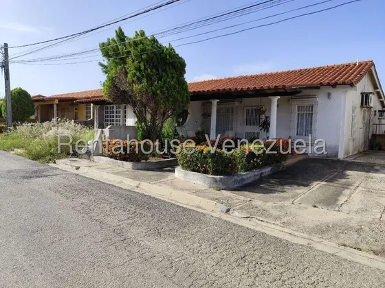 Casa En Villa Colonial Los Robles, Municipio Maneiro, Isla De Margarita