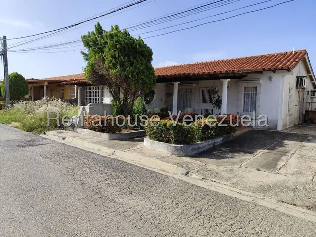 Casa En Villa Colonial Los Robles, Municipio Maneiro, Isla De Margarita