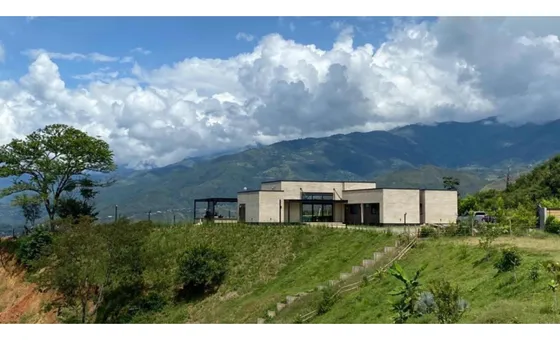 Finca Moderna Y Nueva En San Jeronimo Unidad Cerrada