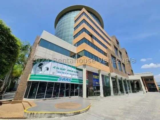 Desarrolla Tu Empresa En Una De Las Torres Empresariales Con Mayor Prestigio De La Ciudad. Excelente Zona De Alto Trafico,de Facil Acceso Y Segura. Oficina De Gran Tamaño, Dividida En 4 Espacios,