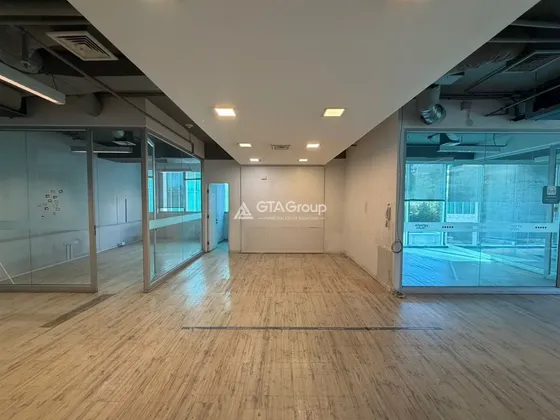 Arriendo De Oficina 612 M2 Habilitada. Vitacura.