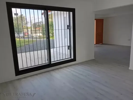 Casa En Venta 3 Dormitorios,4 Baños, Cochera- Parque De Solymar