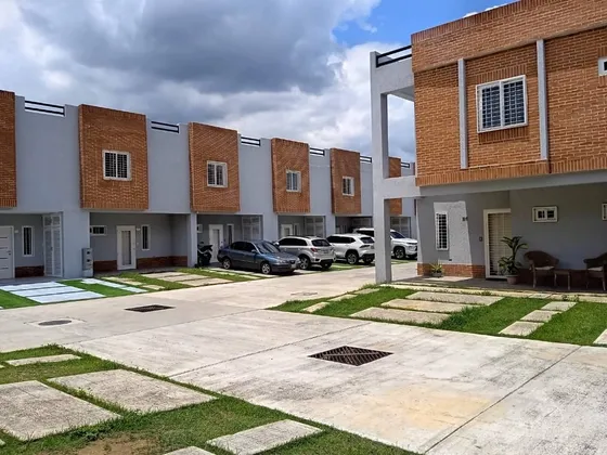 Carla Morante Inzitu Realtors Ofrece En Venta Townhouse (obra Gris) En Residencias Villa Grial Manantial Naguanagua Carabobo Venezuela