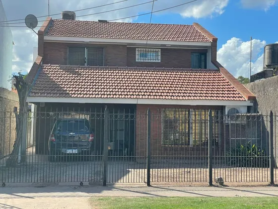 Venta Casa 3 Ambientes Más 3 Deptos Trujui Moreno 