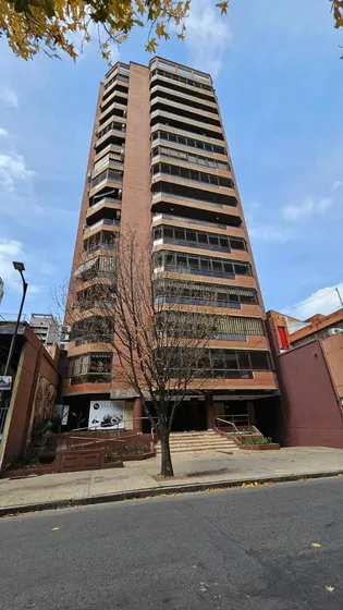 Departamento De Categoría De 2 Dormitorios + Dependencia En 25 De Mayo Al 600, Barrio Norte