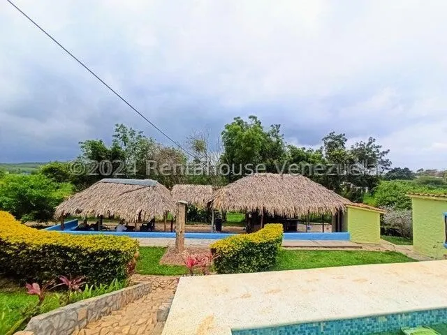 Finca En Venta Duaca Sector El Pegon Codigo 2 5  4  9  9  7 Mildred  Granja Producctiva,de 37 Has Completamente Operativa, Con Areas Recreativas Comprendidas Por Caney, Piscina, Parrillera, Anexo, 3 V
