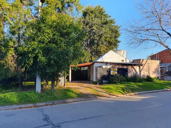 Casa En Venta - 3 Dormitorios 3 Baños - 200mts2 - Monte Grande