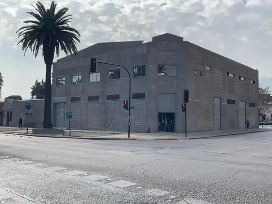 Local A La Calle, Estacionamientos, Galpon, Oficinas
