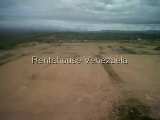 Erika Armeya Vende, Terreno En El Sector El Cercado De Barquisimeto. Flex: 25-20972