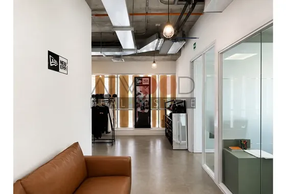 Oficina 107 M2 - 2 Privados Y S.reunión Metro Manquehue