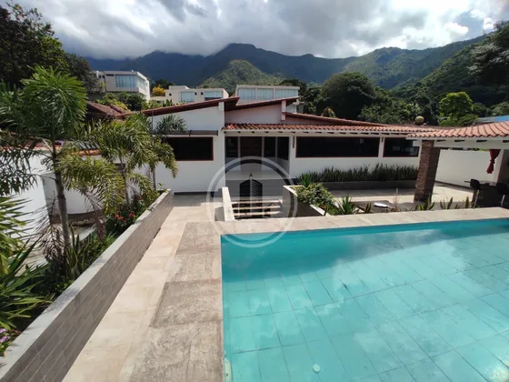 Tu Oasis Familiar Te Espera En Palmarito Urb El Castaño, Excelente Casa En Venta. 003jsc 