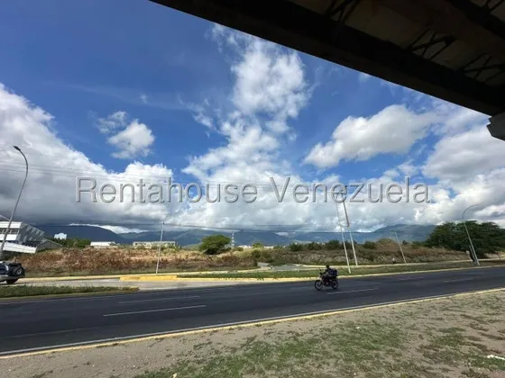 Extraordinario Terreno En Venta, 40.000 M2 Frente Al Parque Luna Park. Luis Infante 25-12088