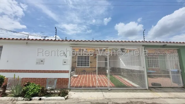 Erika Armeya Vende, Casa En La Urbanizacion El Amanecer De Cabudare. Flex: 25-20988