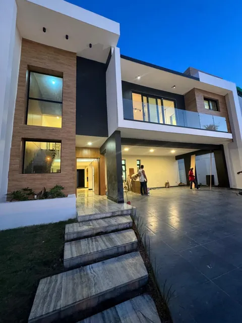 Casa De Lujo En Venta En Cerro Hermoso, Santiago - 2 Niveles, Piscina Y Marquesina Para 6 Vehículos - En Construccion