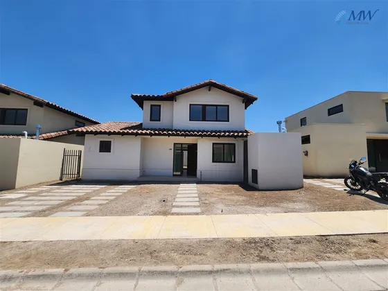 Casa Chilena En Venta De 3d 3b En Chicureo Sin Comisión 