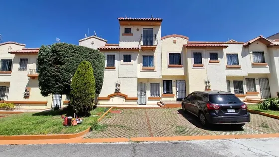 Casa En Fraccionamiento Y En Privada, 3 Niveles, A 15 Minutos Del Aifa Y A Un Semáforo Del Centro Comercial Power Center