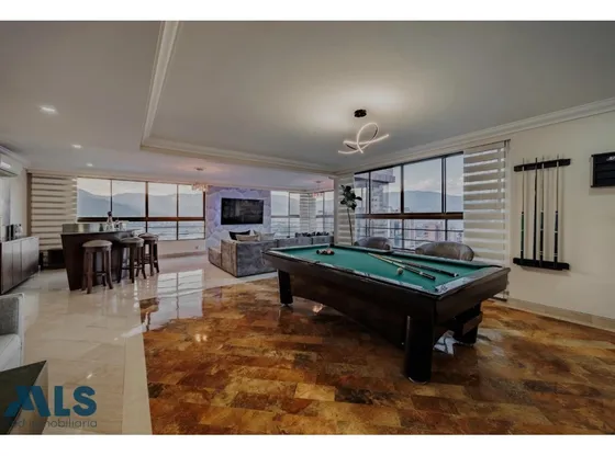 Penthouse Con Piscina Privada Cerca A Provenza!(mls#249068)