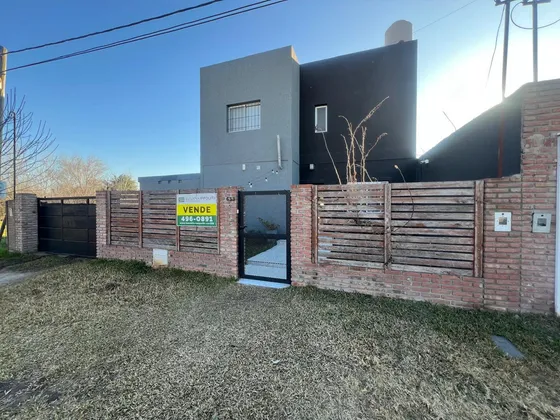 Casa En  Venta 3 Dormitorios En Roldan