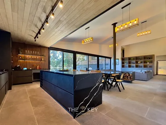 Casa En Venta De 5 Dorm. En Puerto Varas