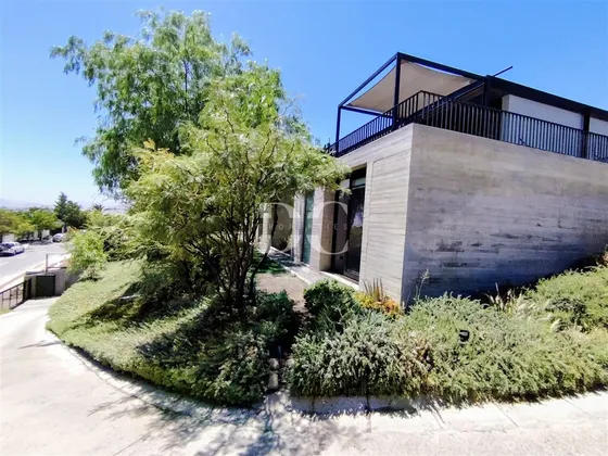 Casa En Venta Con Gran Vista Al Valle, Cercana A Colegios.