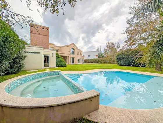 Casa En Venta De 3 Dormitorios En Cadaques Funes