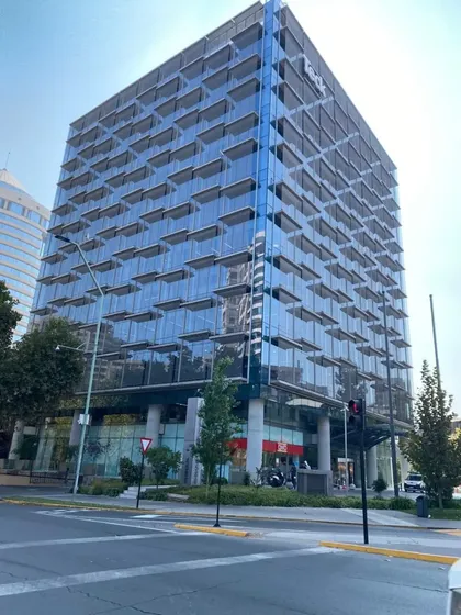 Excelente Oficina Ubicada En Nueva Las Condes