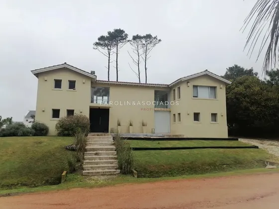 Casa En Venta De 4 Dormitorios En Barrio Privado Laguna Blanca
