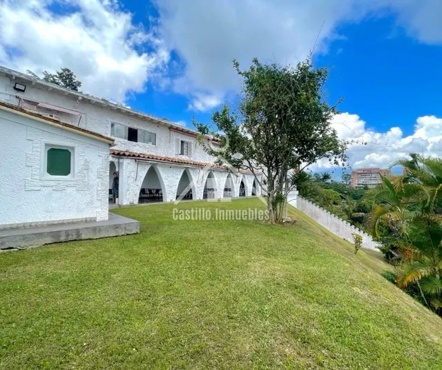 Venta Quinta De 1746.62mts. De Terreno Y 583,44mts. De Construcción En La Urbanización El Portal Del Hatillo En La Lagunita, De Una Planta, Remodelada Con Acabados De Primera. 