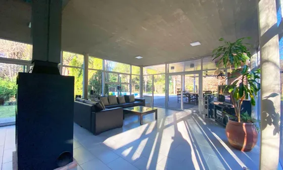 Casa En Venta - 4 Dormitorios 4 Baños - Cocheras - 5.229mts2 - Exaltación De La Cruz