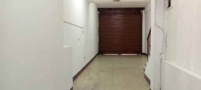 Alquilo Local: 192 Mts2 Distribuidos En 3 Niveles:  Sótano 75 Mts2 Planta Baja 63 Mts2 Mezzanina 54 Mts2  Zhernandez