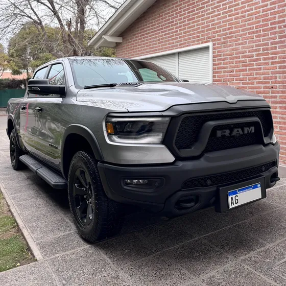Ram 1500 5.7 Rebel At8 4x4