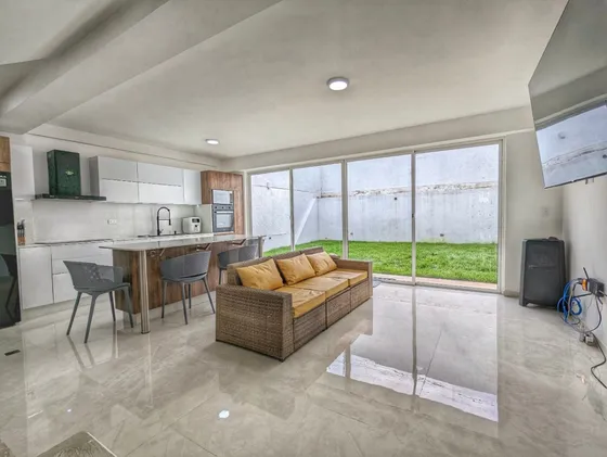 Town House Remodelado En 80%, Planta Eléctrica 100% En Colinas De Guataparo, Valencia Ror/