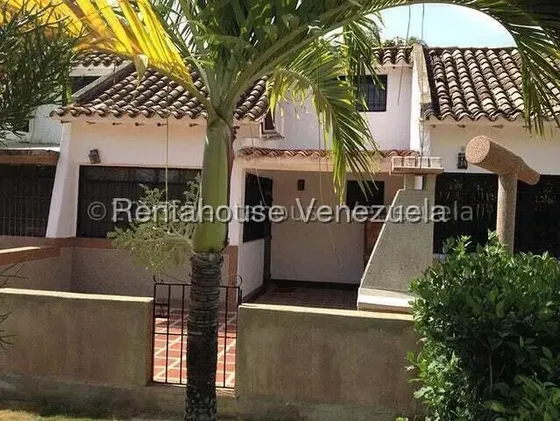 Townhouse En Venta - Higuerote - Scarlet Contreras - Mls 27-3905