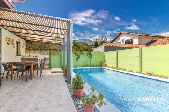 Exclusiva Casa Con Piscina En Condominio Cerrado En La Reina