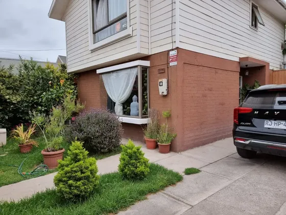 Casa Con Amplio Patio Y 3d/3b